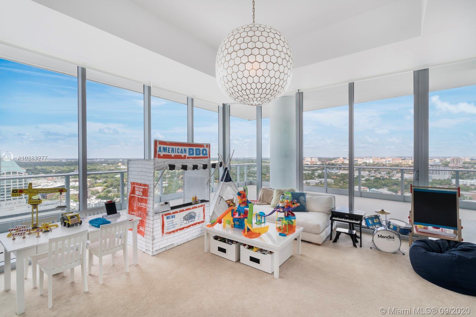 GROVENOR HOUSE CONDO - Land