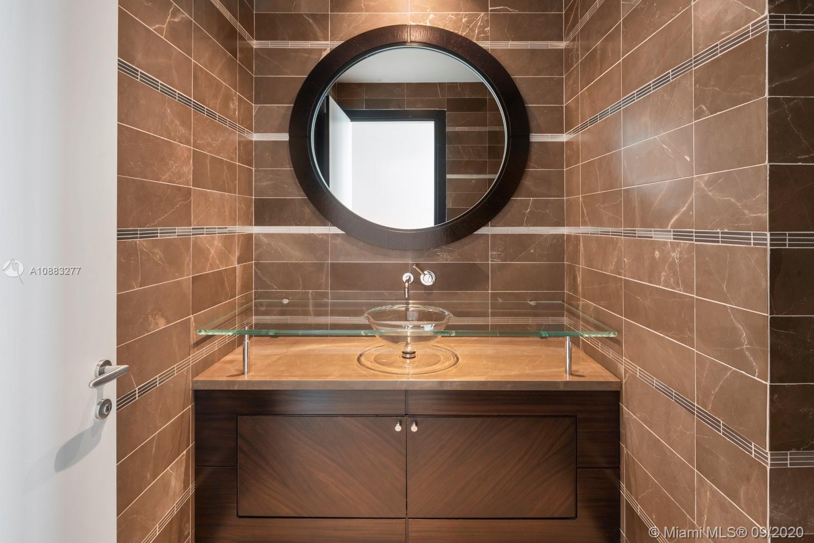 GROVENOR HOUSE CONDO - Land