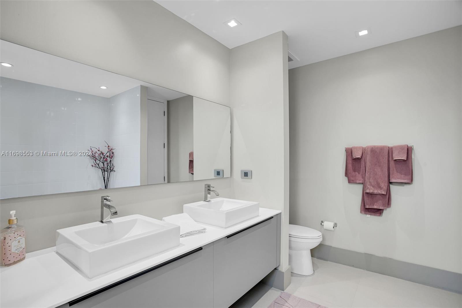 FOUR MIDTOWN - Residential