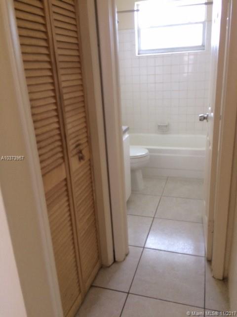 HOLLYWOOD LITTLE RANCHES - Residential Lease