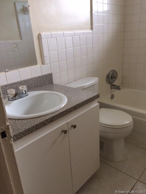 HOLLYWOOD LITTLE RANCHES - Residential Lease