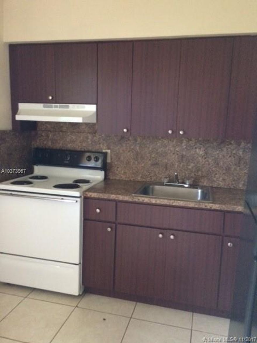 One bed room one Bath Freshly Painted and ready to move in. please use showing assistant or text me for access.
on lockbox