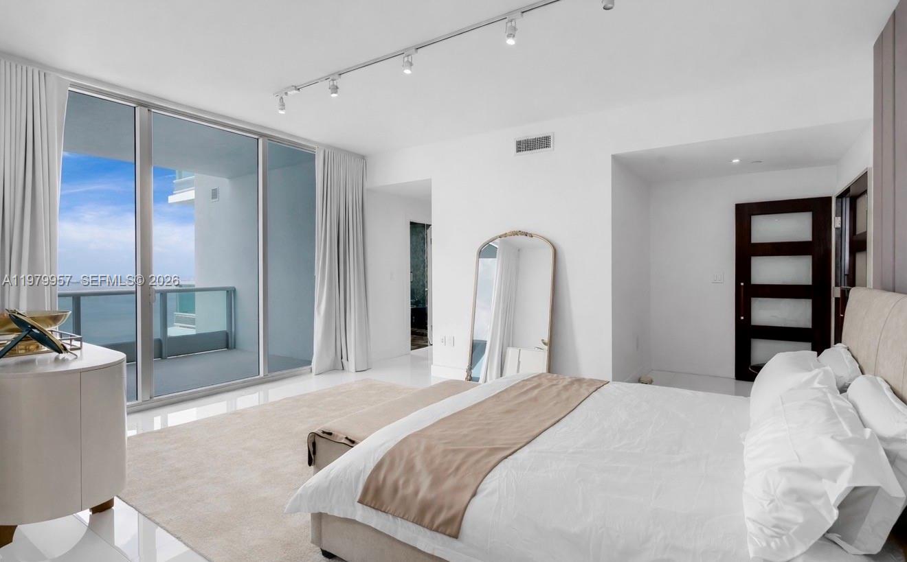 900 BISCAYNE BAY CONDO - Residential