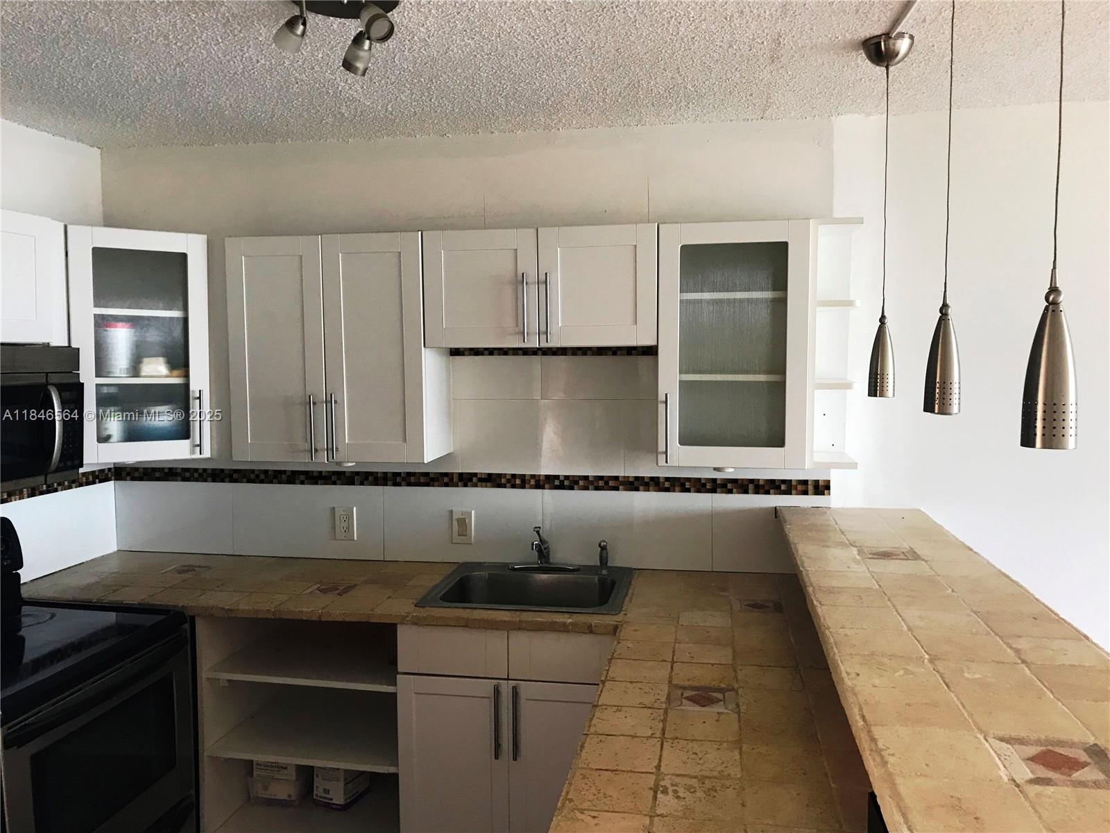 3475 N Country Club Dr 516