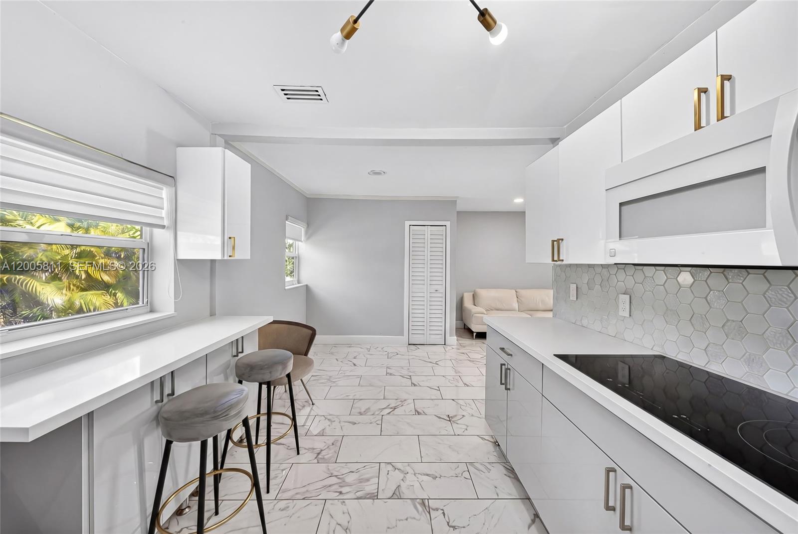 SUNSET MANOR NO 2 - Residential