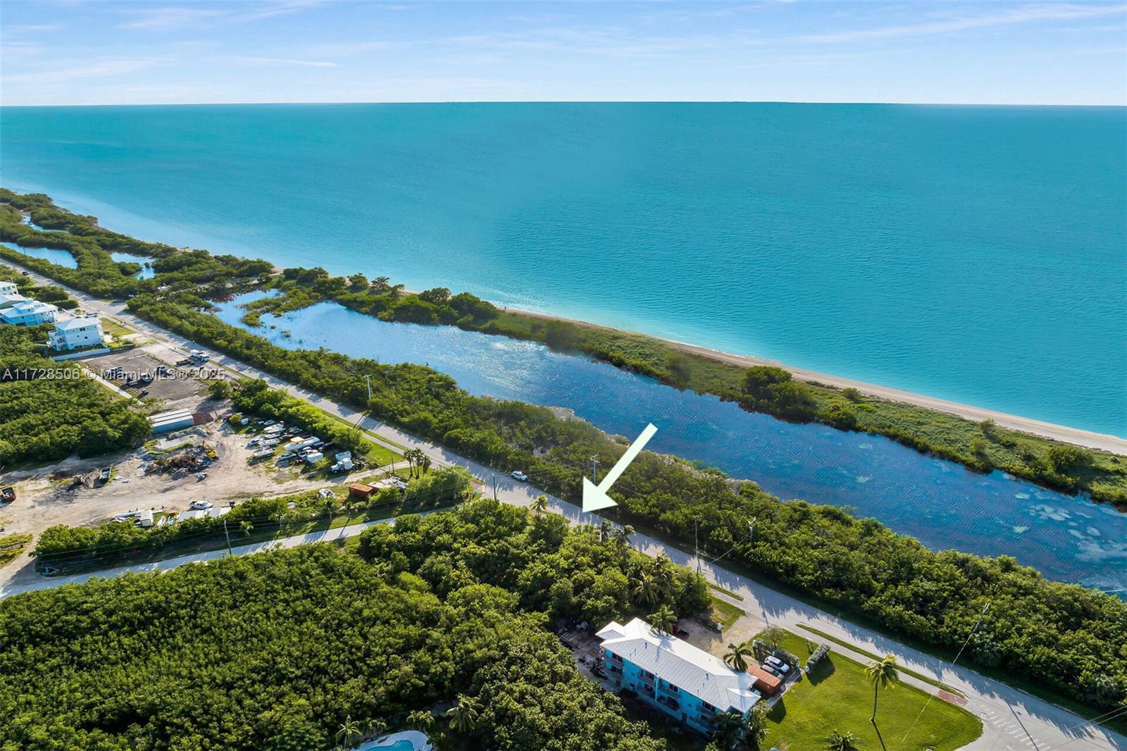 COCO PLUM BEACH - Land