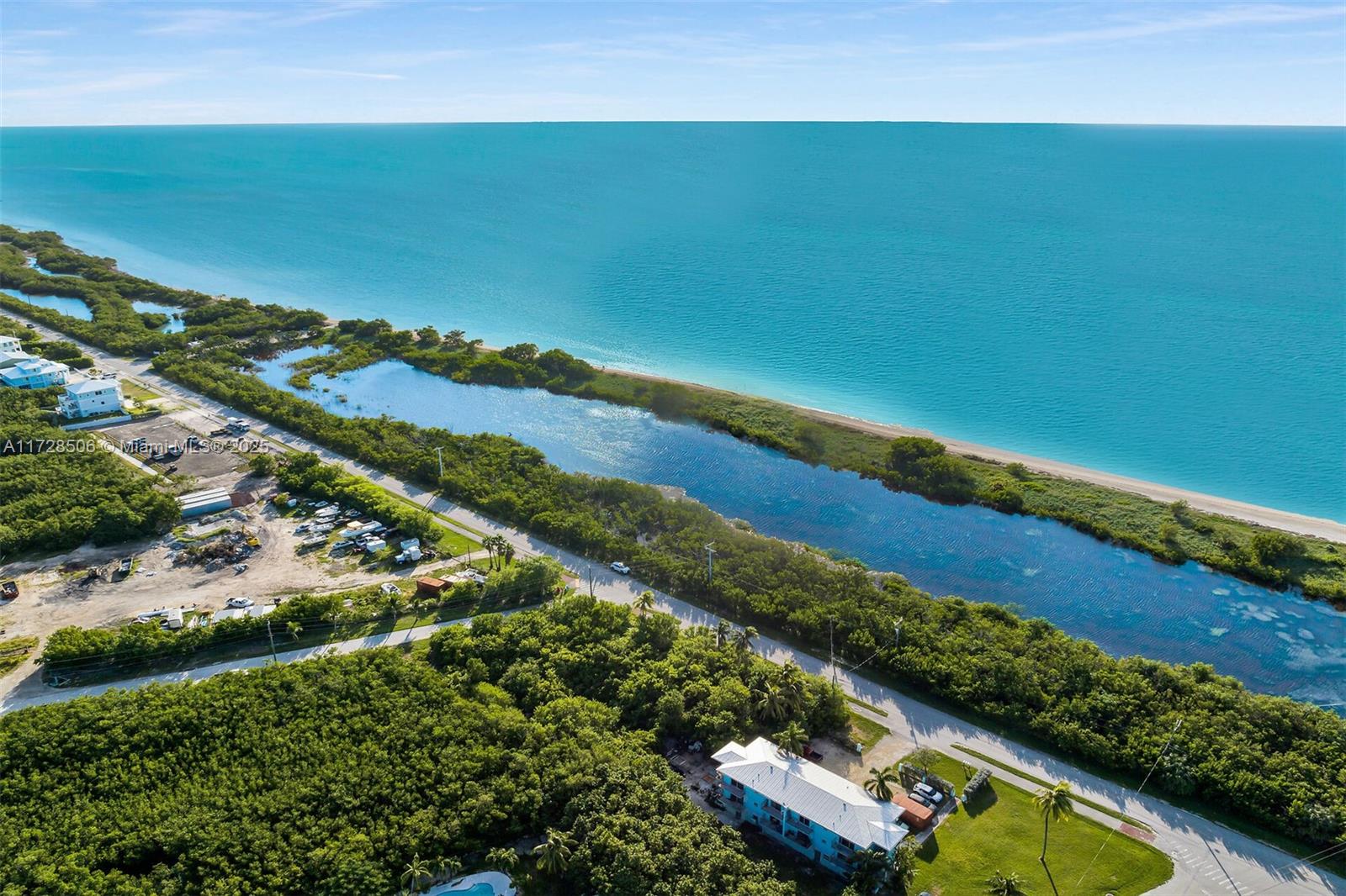 COCO PLUM BEACH - Land