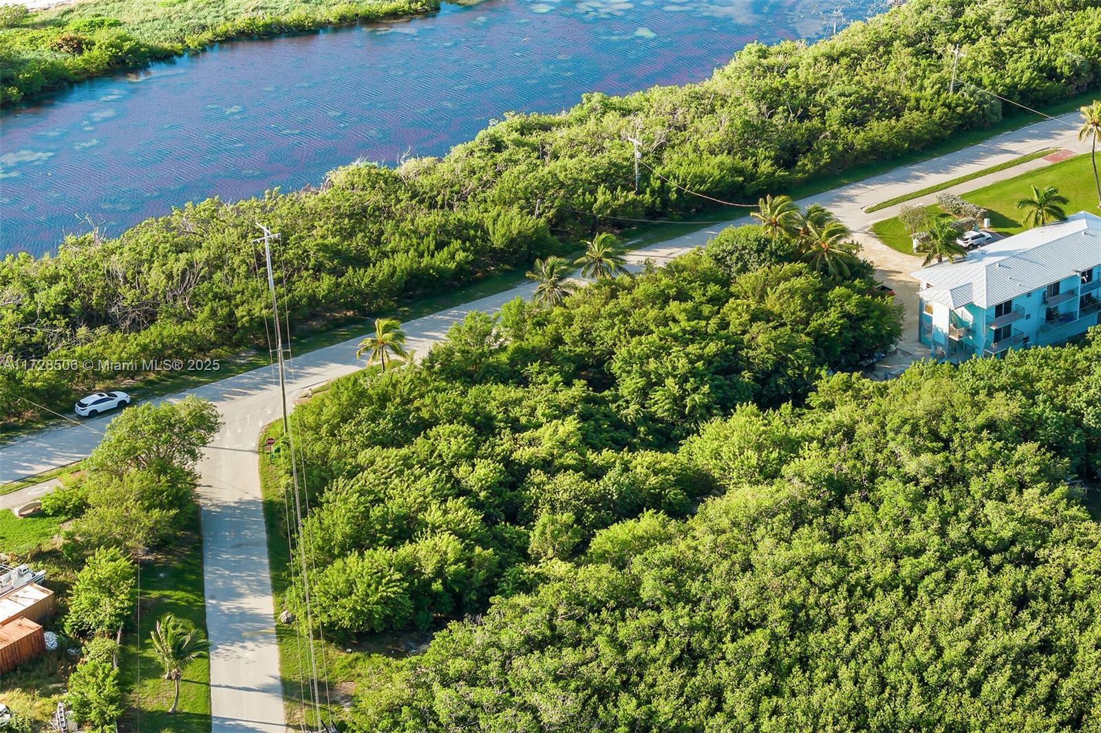 COCO PLUM BEACH - Land