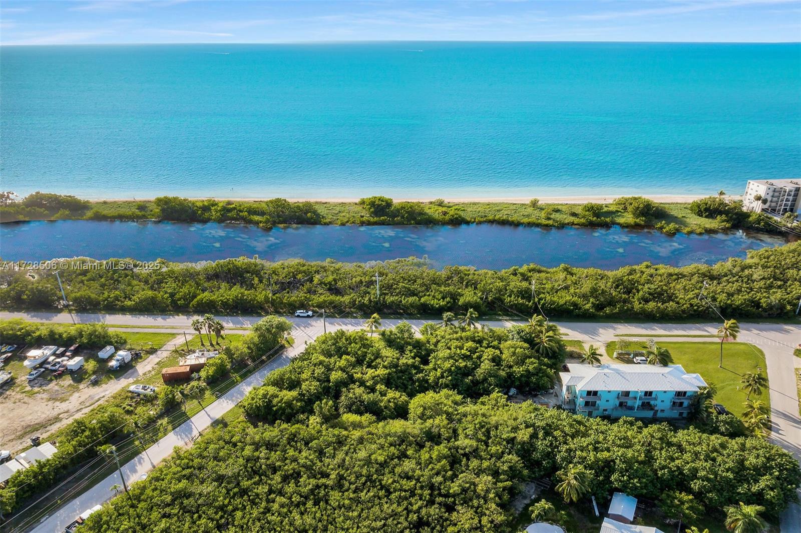 COCO PLUM BEACH - Land