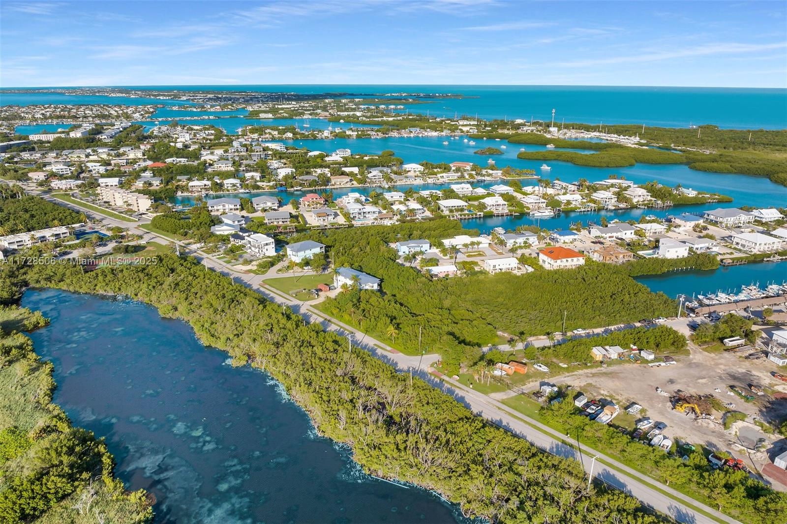 COCO PLUM BEACH - Land