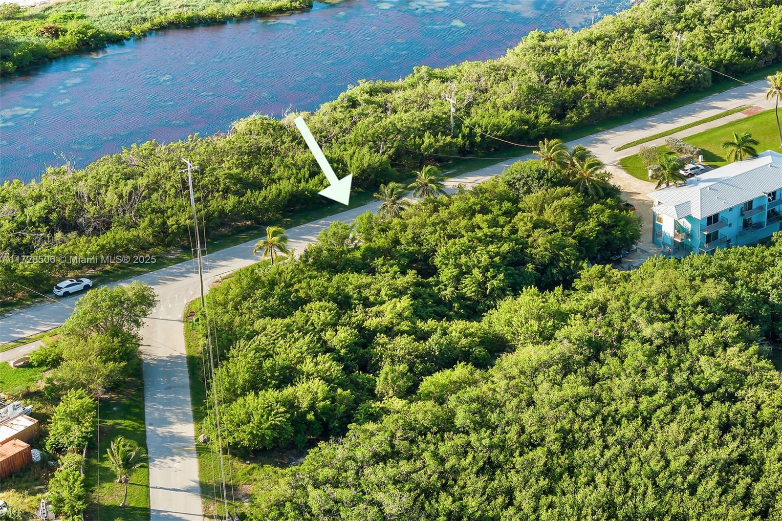 COCO PLUM BEACH - Land