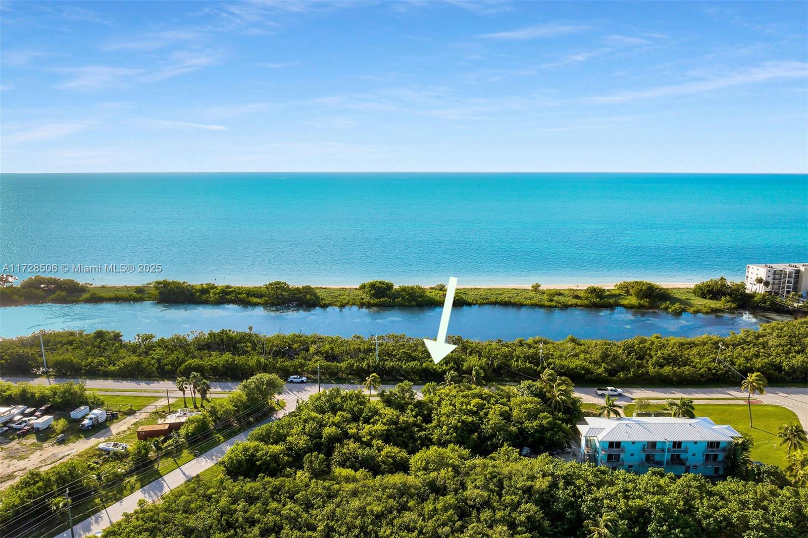 COCO PLUM BEACH - Land