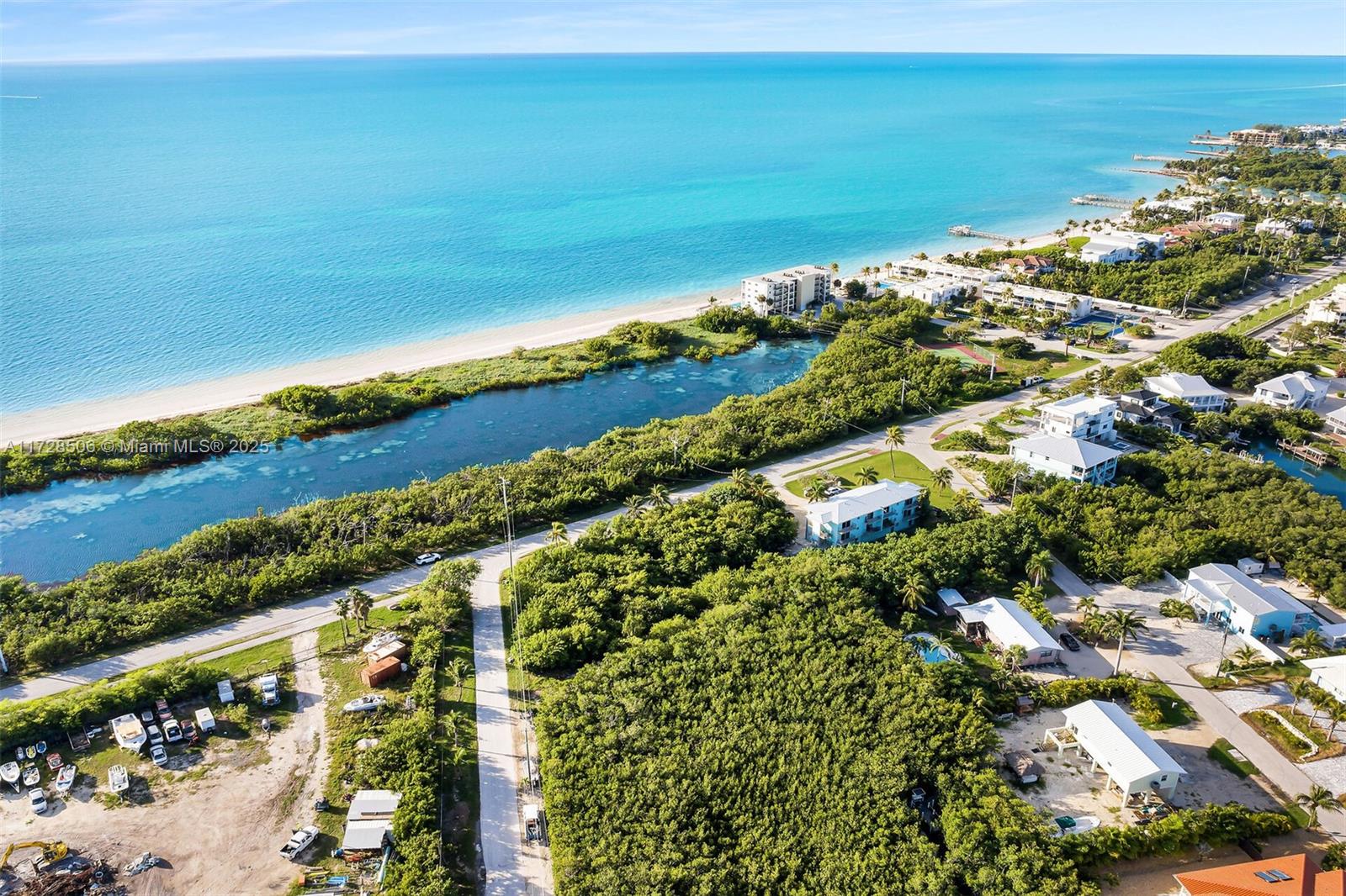 COCO PLUM BEACH - Land
