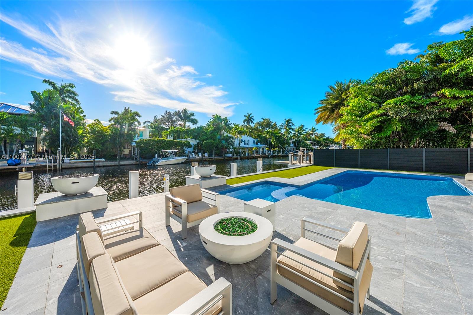 CORAL ISLES - Residential