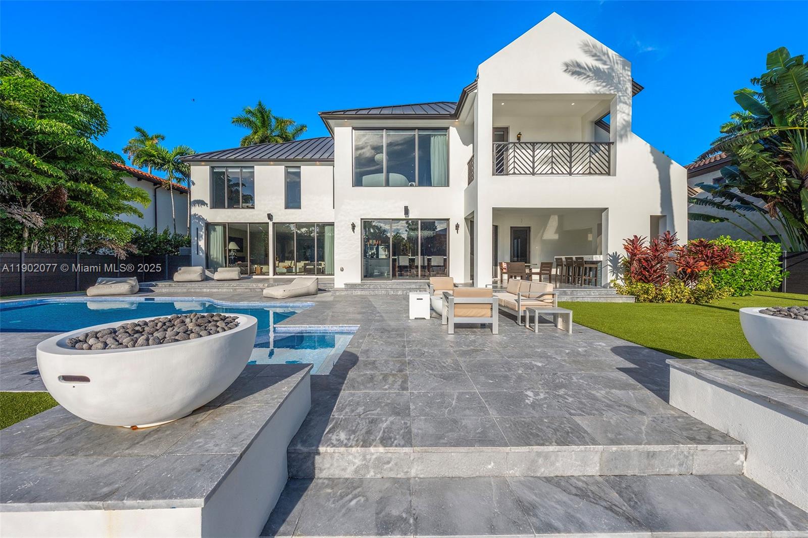 CORAL ISLES - Residential