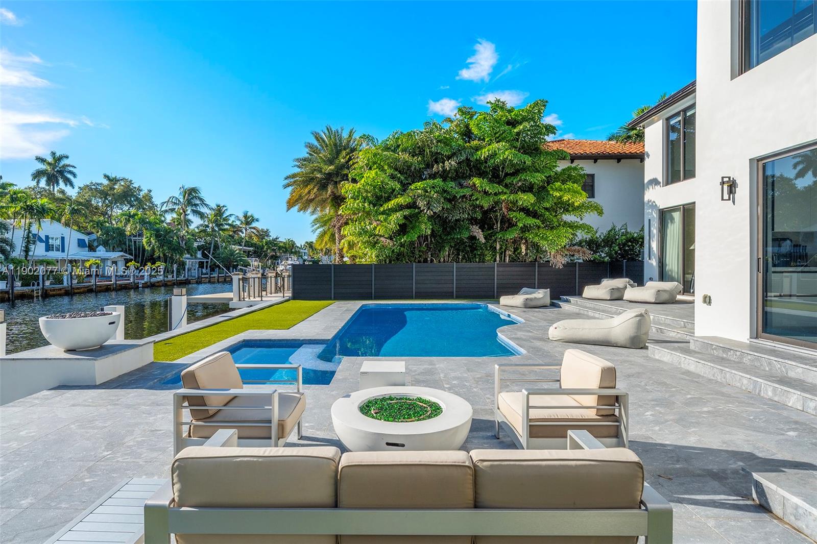 CORAL ISLES - Residential