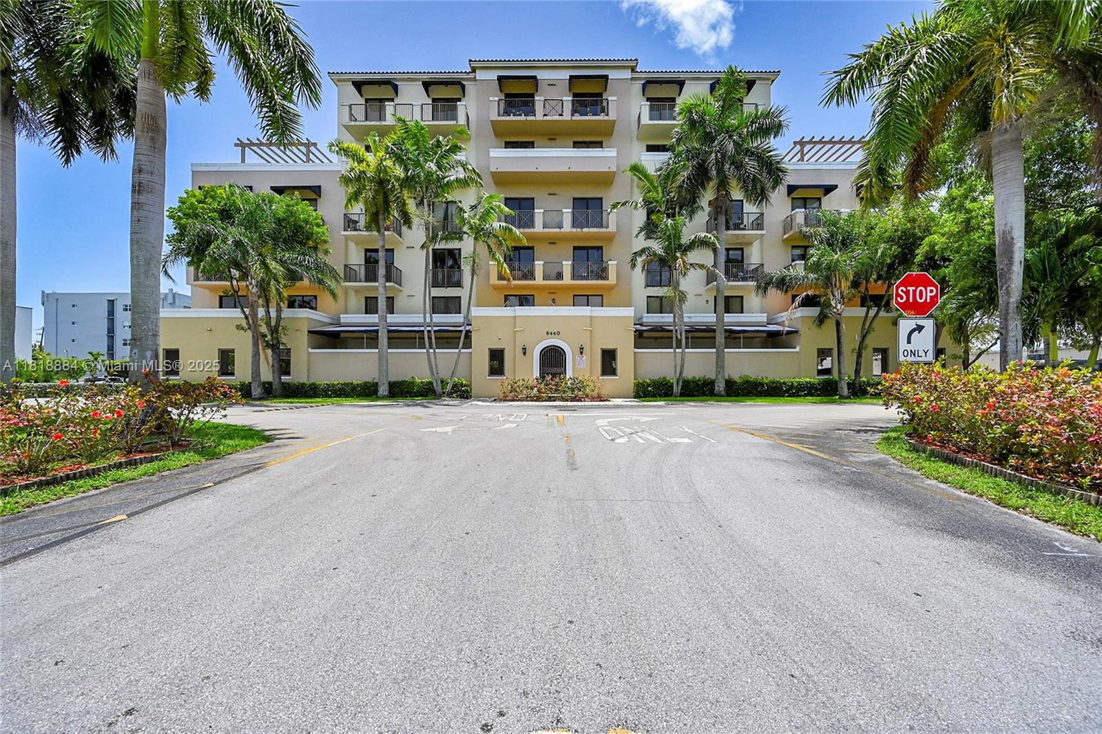 8440 Sw 8th St 306A, Miami, Broward County, Florida - 2 Bedrooms  
2 Bathrooms - 