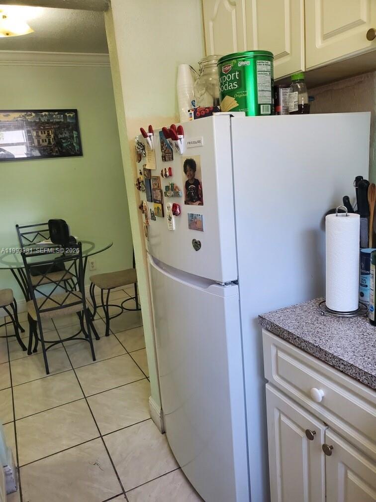 TROPICAL MANOR CONDO - Residential