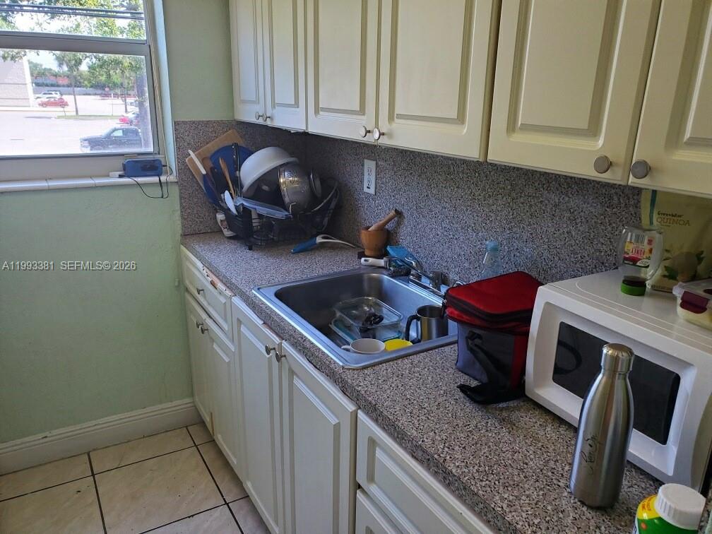 TROPICAL MANOR CONDO - Residential