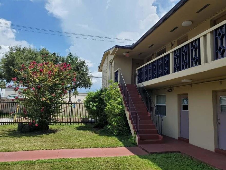 Welcome to 3901 SW 78th Ct #221 a bright corner unit in excellent condition.
Featuring updated windows that bring in tons of natural light, this well-maintained home is perfect for a first-time buyer or an investor. A functional layout with great separation (bathroom not located in the master) adds to its appeal. Move in ready and full of value in a prime Miami location