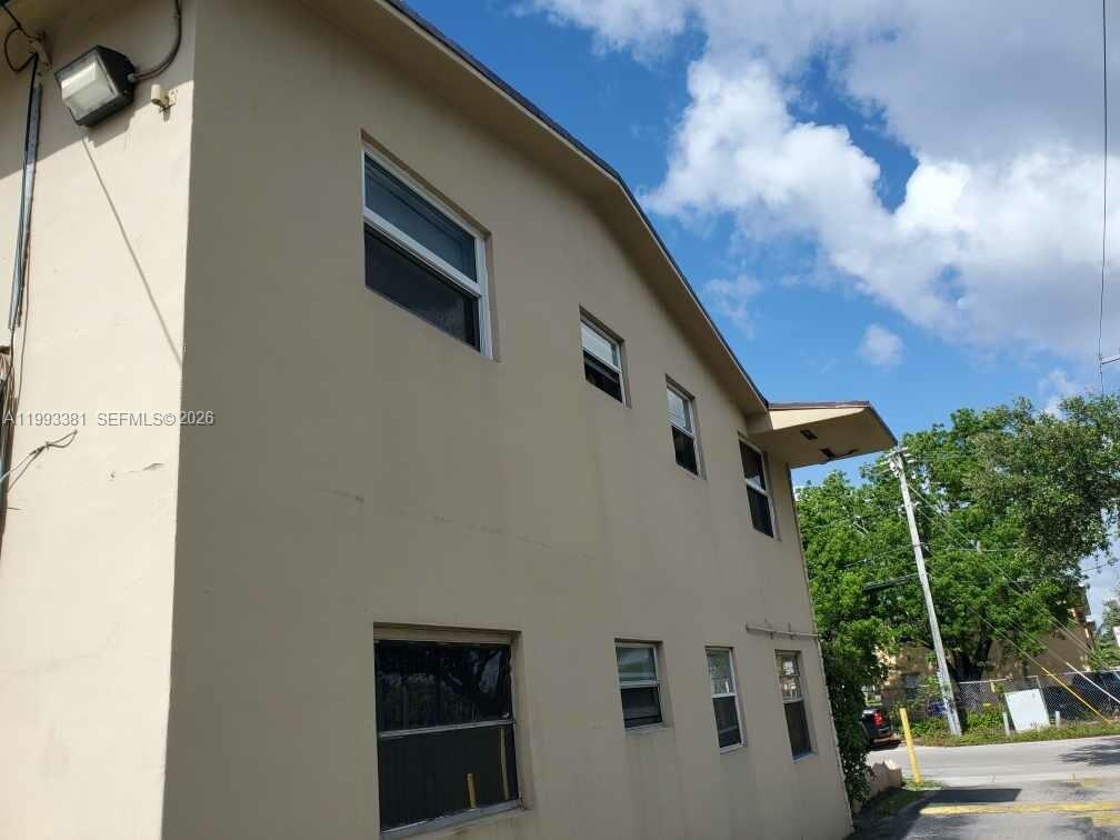 TROPICAL MANOR CONDO - Residential