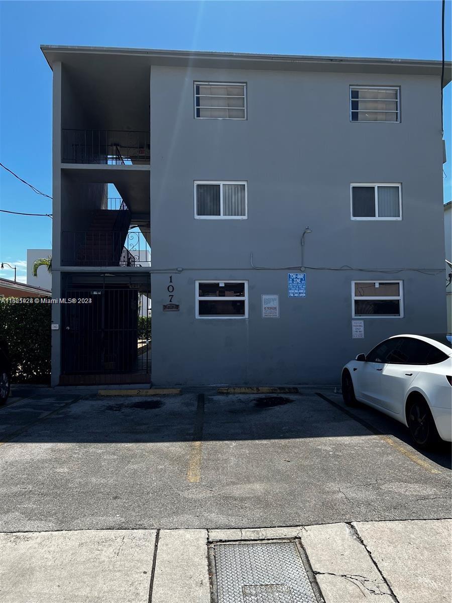 Excellent 2 bedrooms 1 bath in little havana , close to everything , marlins park, brickell , calle 8 , 3rd floor by stairs , apartment has washer and dryer , new laminate floor , renovated bathroom , just painted