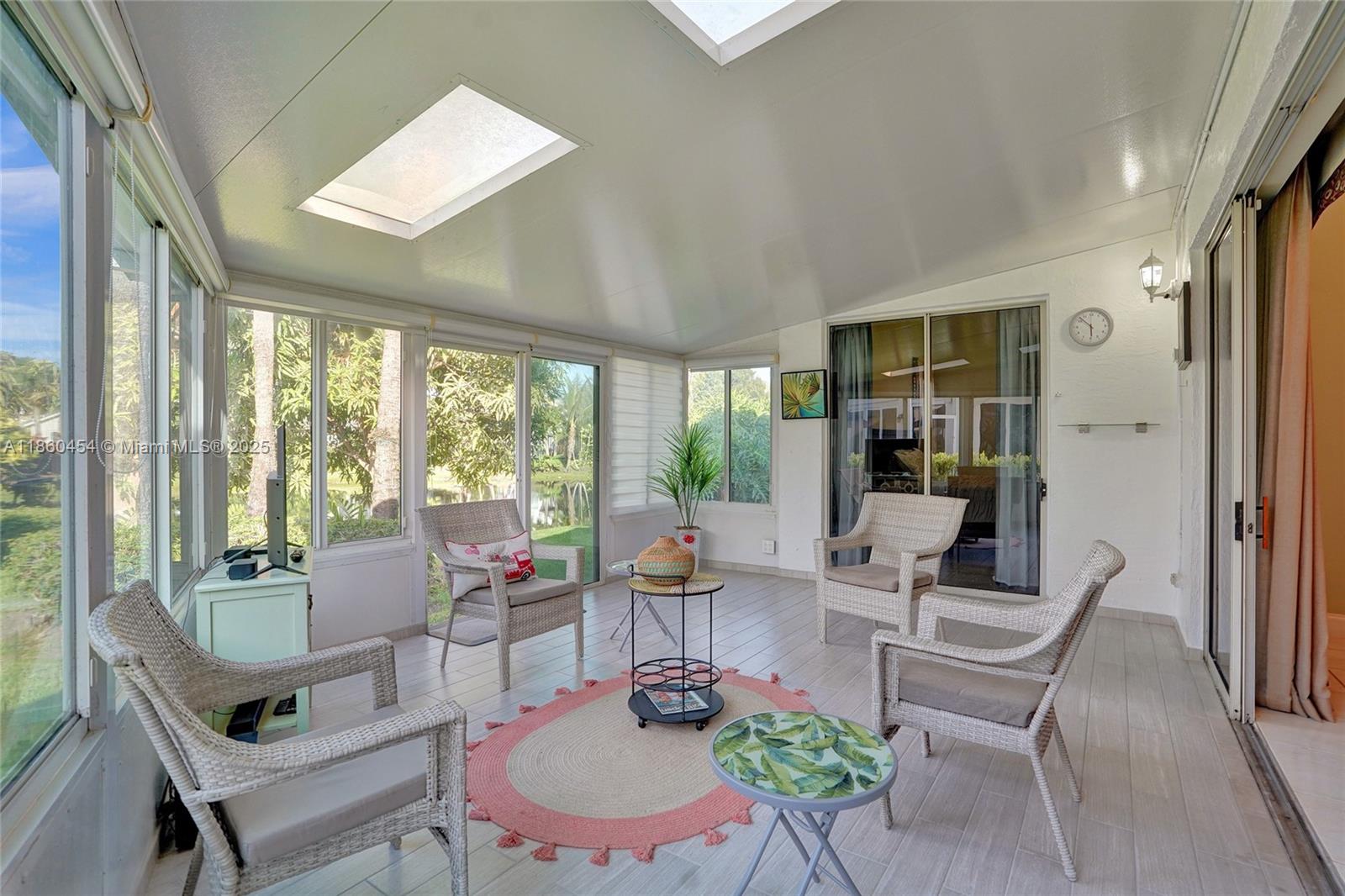 HOLLYWOOD LAKES COUNTRY C - Residential