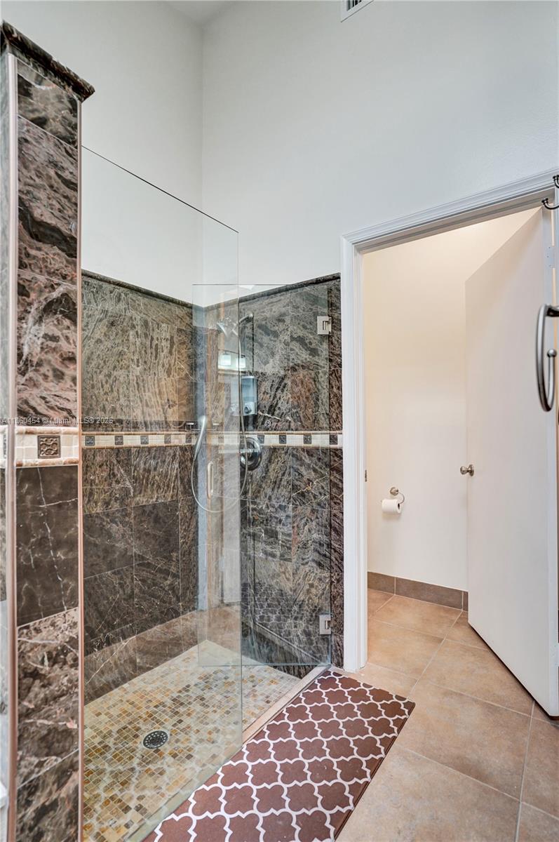 HOLLYWOOD LAKES COUNTRY C - Residential