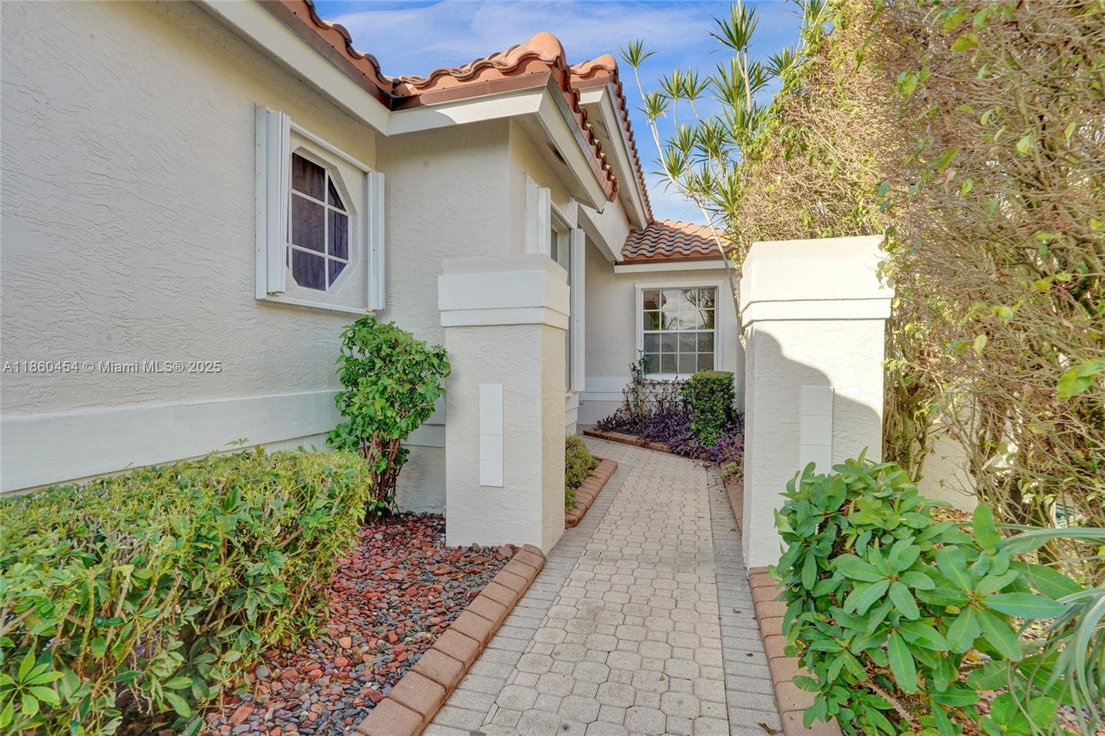 1485 W Lacosta Dr W