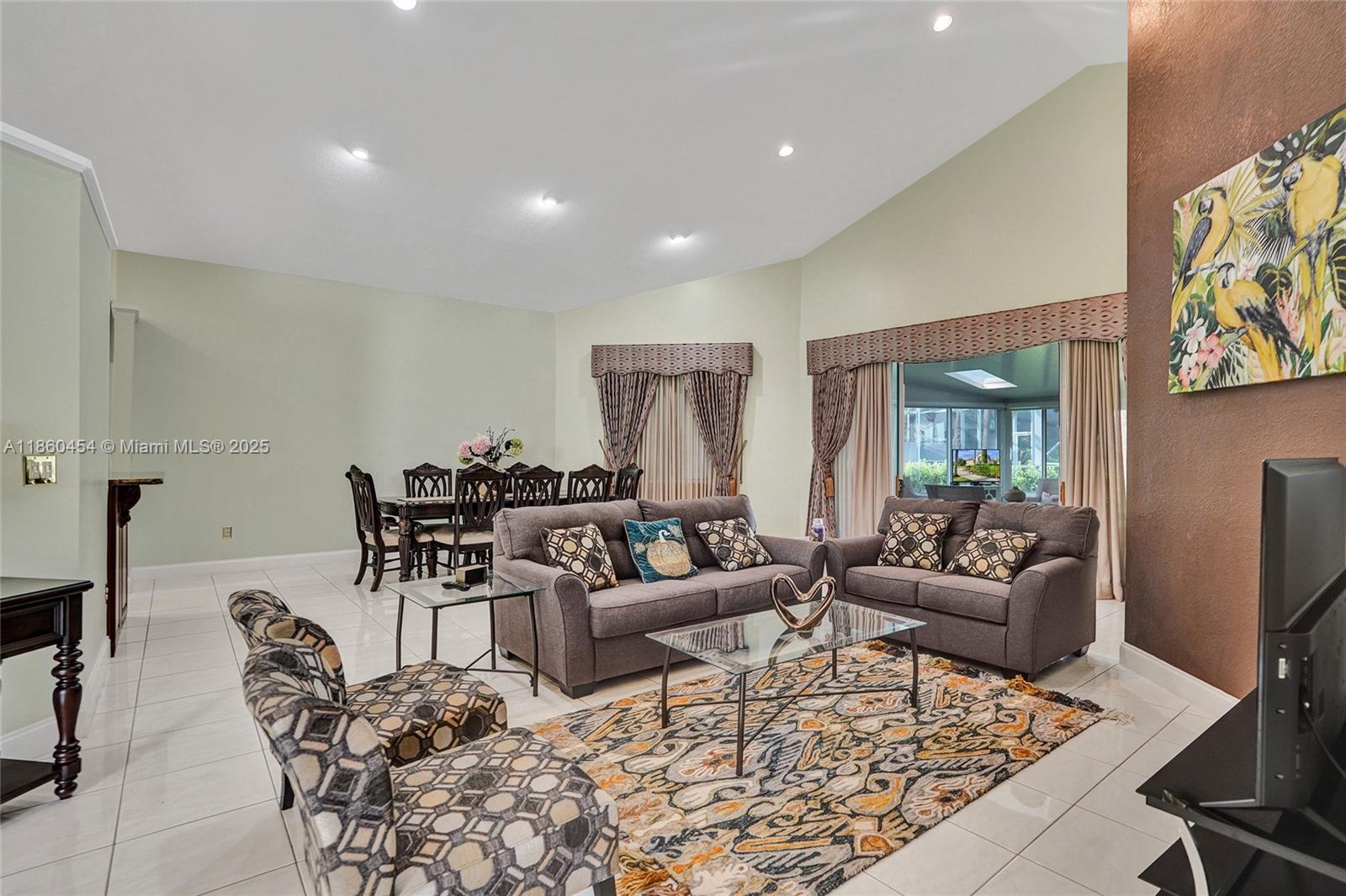 HOLLYWOOD LAKES COUNTRY C - Residential