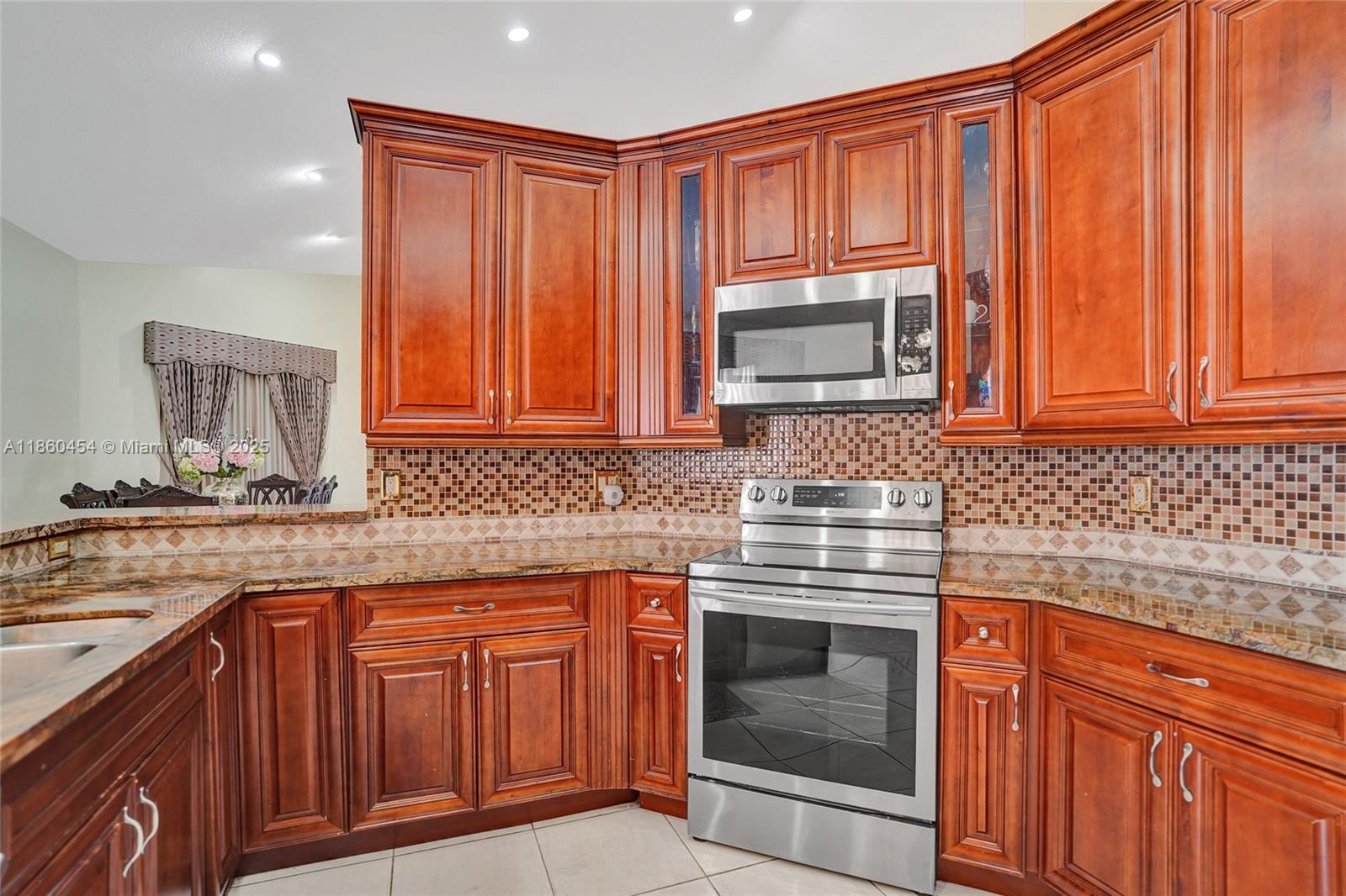 HOLLYWOOD LAKES COUNTRY C - Residential