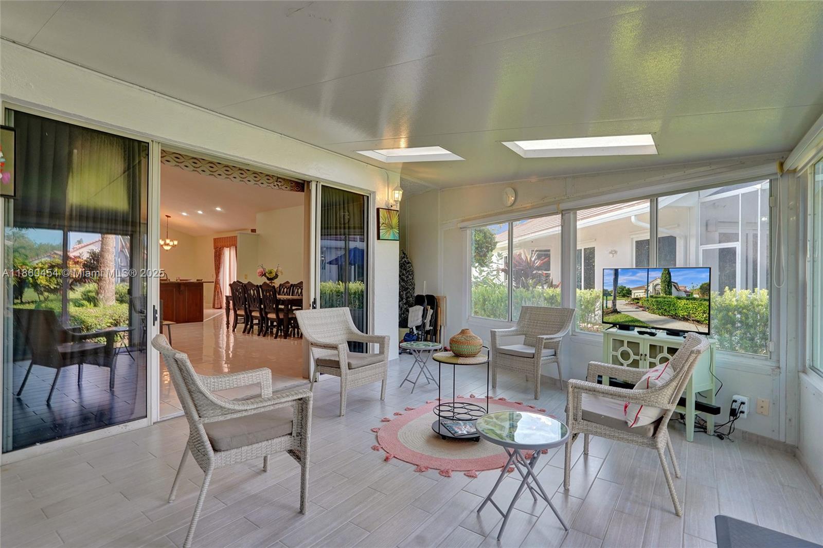 HOLLYWOOD LAKES COUNTRY C - Residential