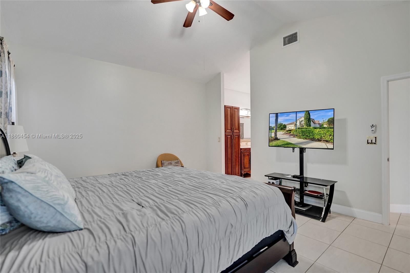 HOLLYWOOD LAKES COUNTRY C - Residential