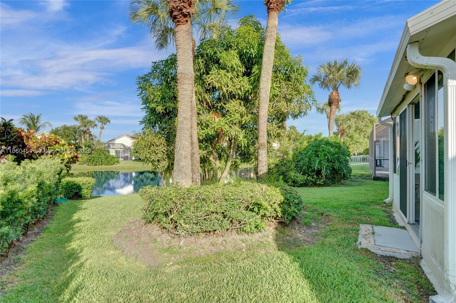 HOLLYWOOD LAKES COUNTRY C - Residential