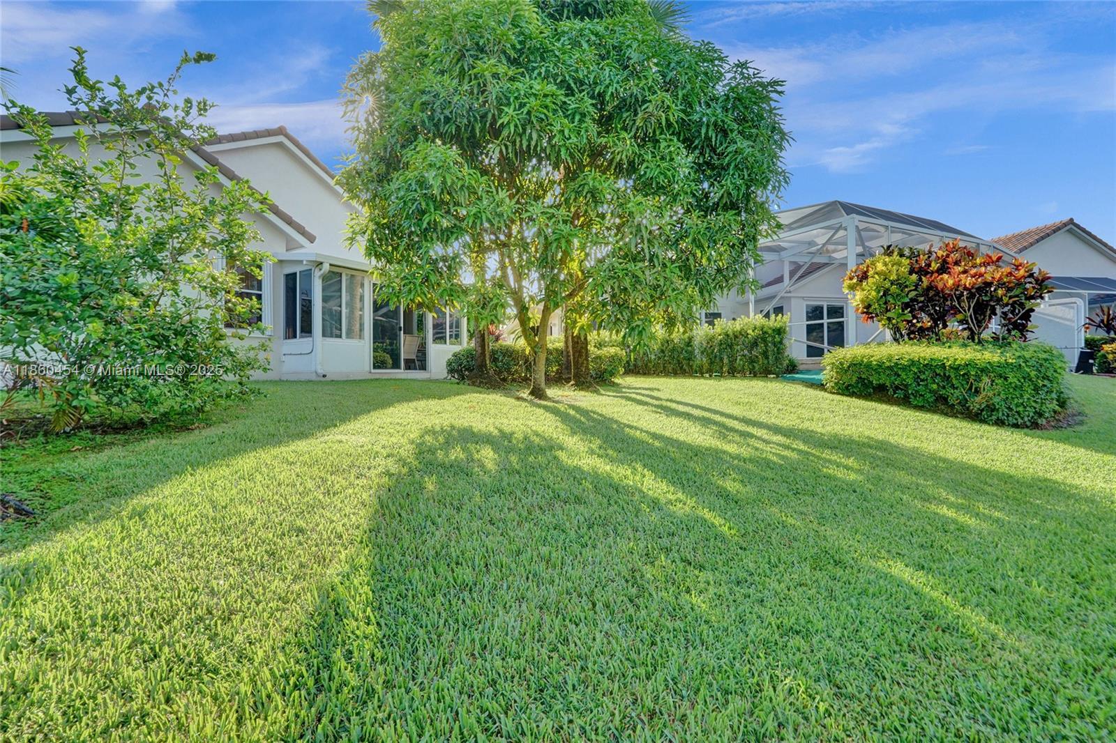 HOLLYWOOD LAKES COUNTRY C - Residential