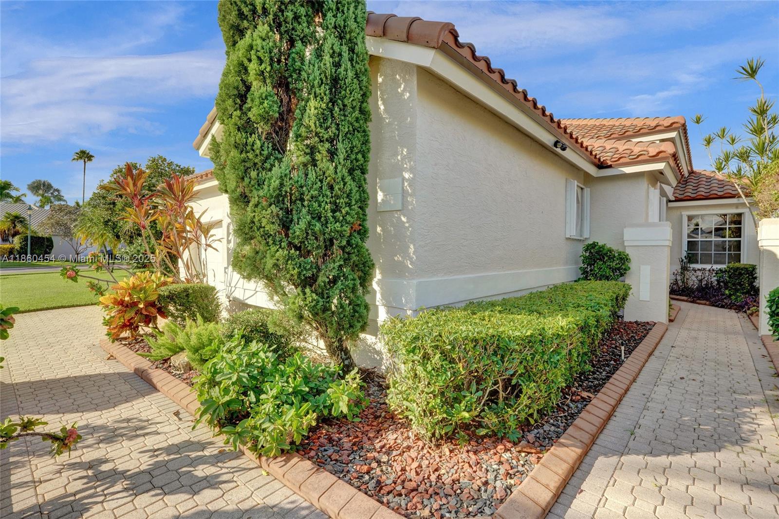 1485 W Lacosta Dr W