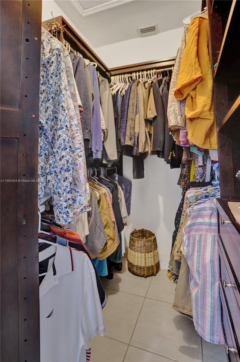 HOLLYWOOD LAKES COUNTRY C - Residential