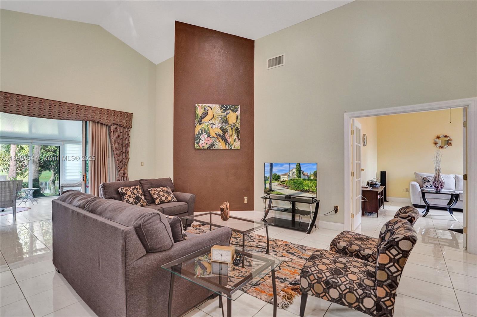 HOLLYWOOD LAKES COUNTRY C - Residential