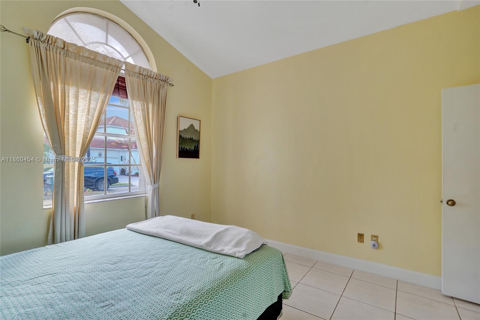 HOLLYWOOD LAKES COUNTRY C - Residential