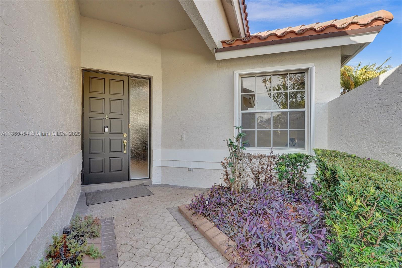 HOLLYWOOD LAKES COUNTRY C - Residential