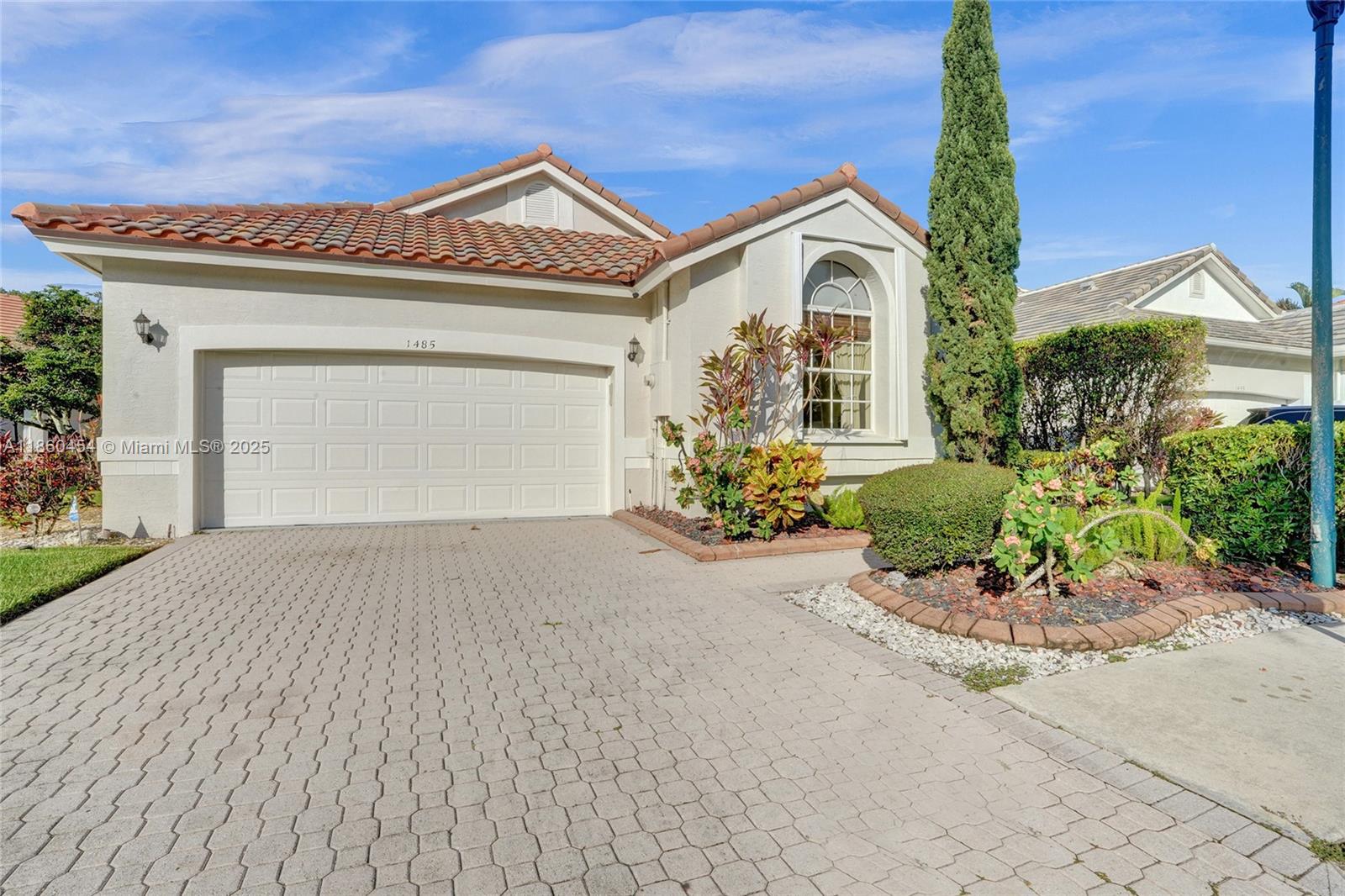 HOLLYWOOD LAKES COUNTRY C - Residential