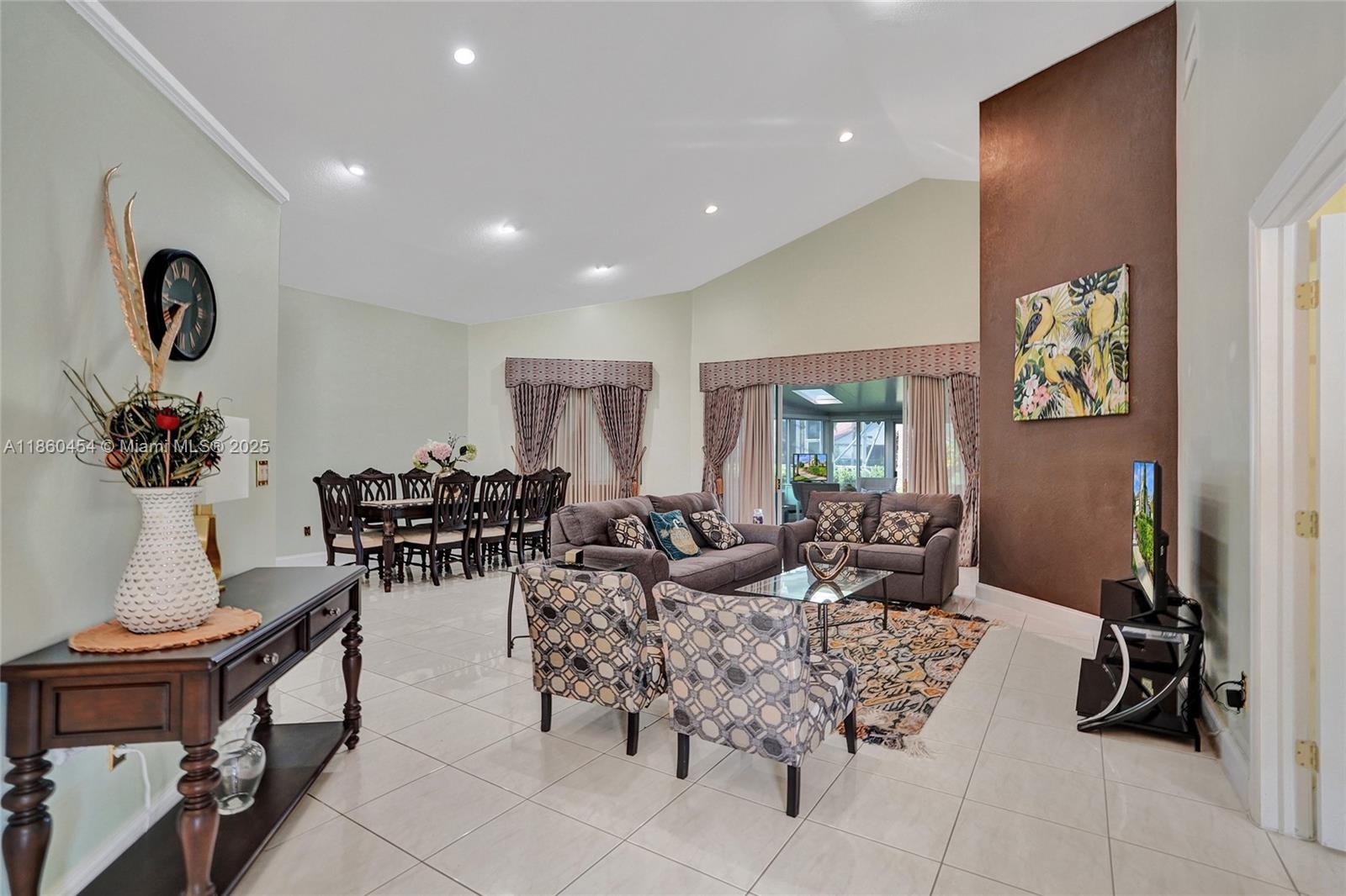 HOLLYWOOD LAKES COUNTRY C - Residential