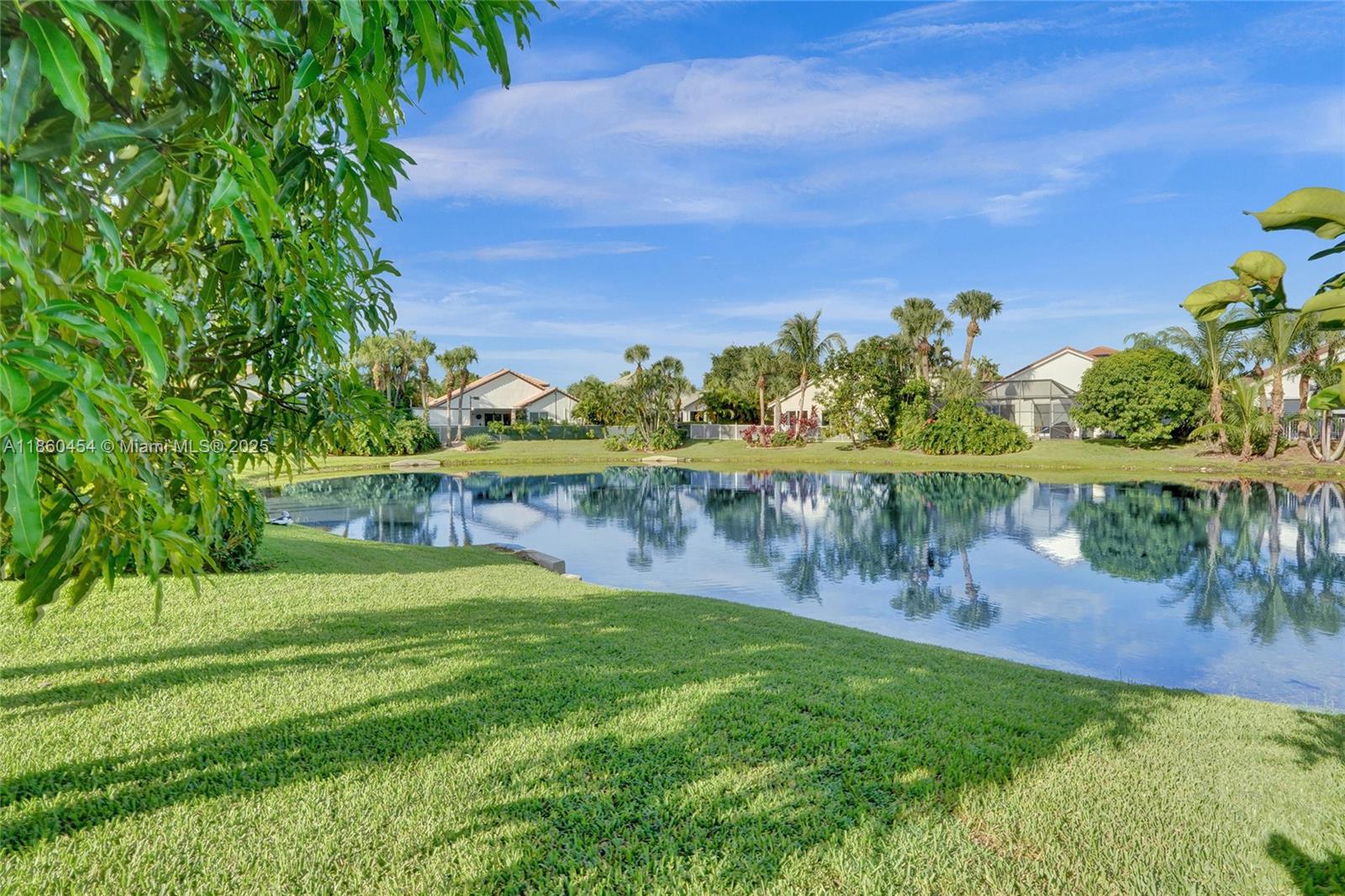 HOLLYWOOD LAKES COUNTRY C - Residential