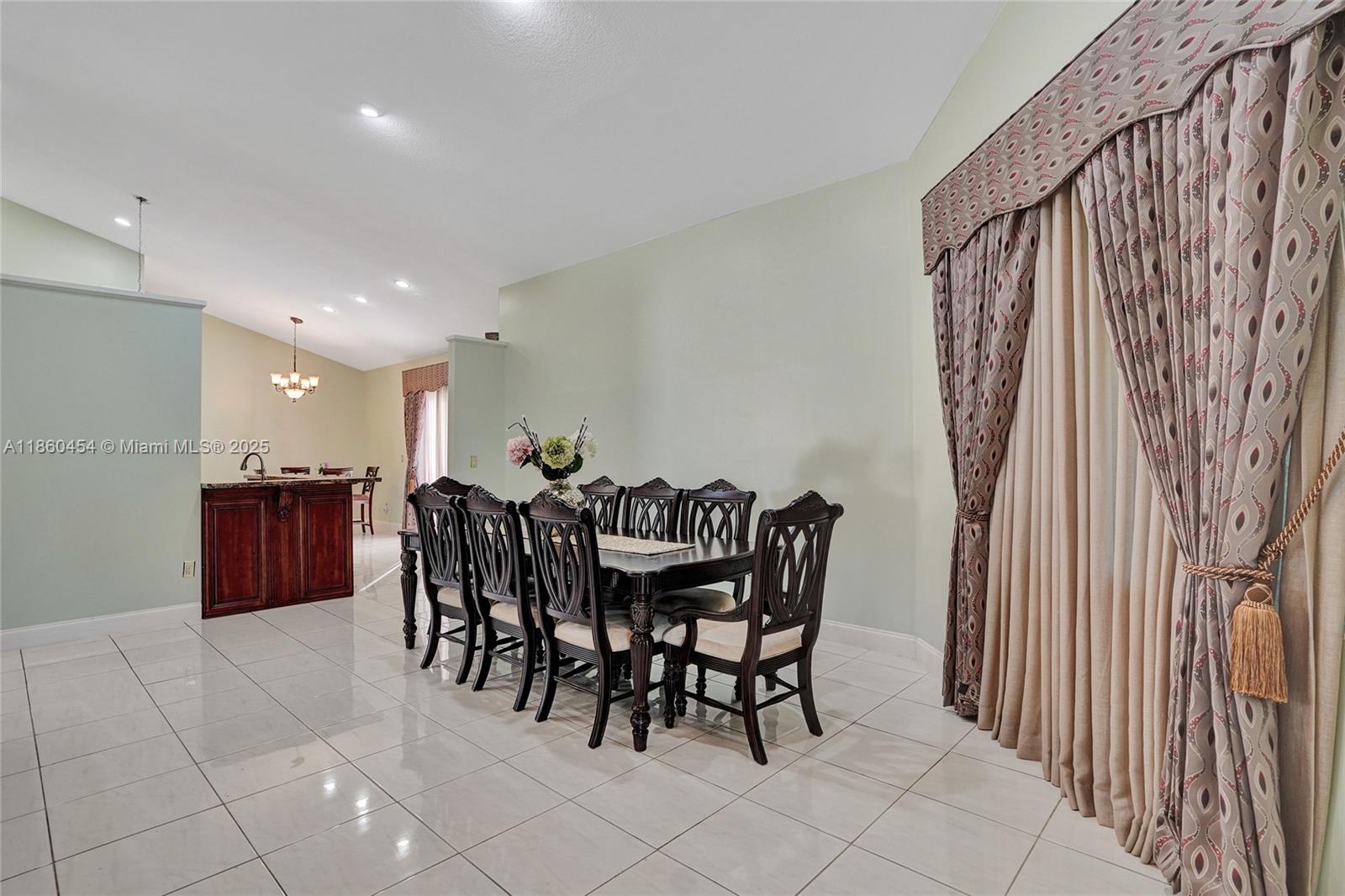 HOLLYWOOD LAKES COUNTRY C - Residential