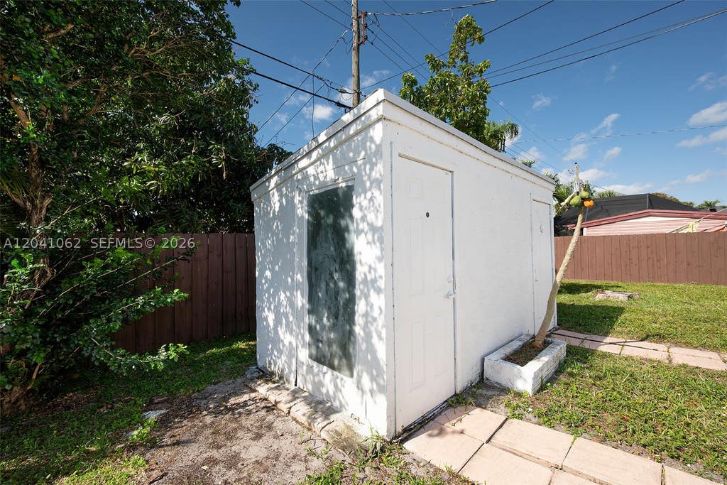 Photo of 3524 SW 14th St, Fort Lauderdale, FL 33312 (MLS # A12041062)