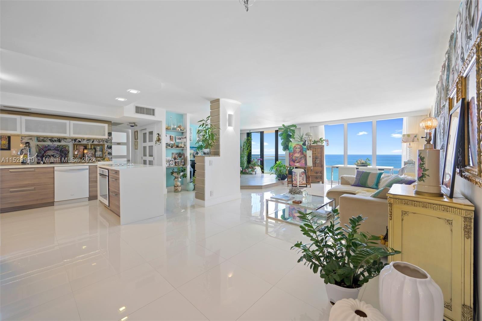 Photo 1 of 1600 S Ocean Dr 17H, Hollywood, Florida, $574,500, Web #: 11529910