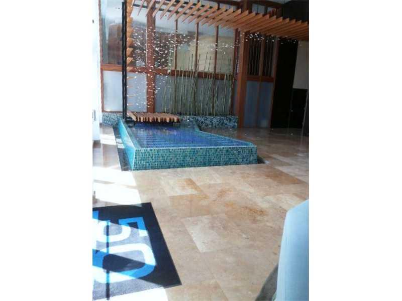 Very modern 1/1 across Bayside! Enjoy city living at its best!