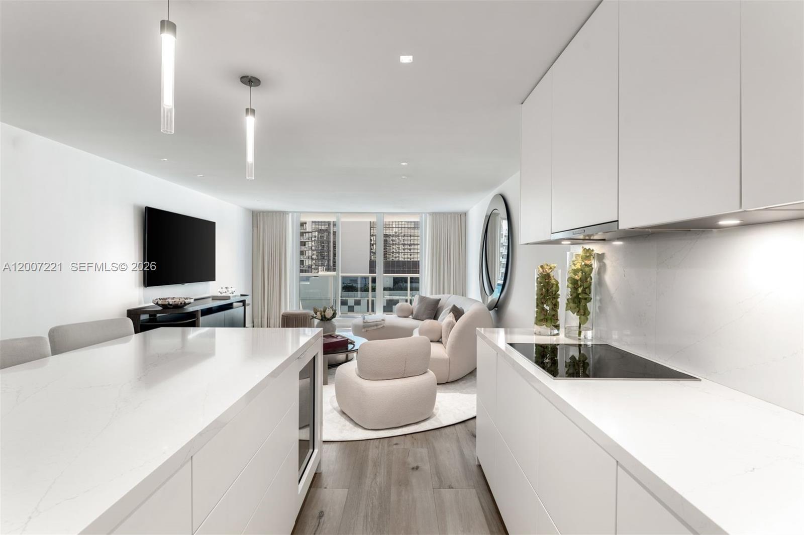 2301 Collins Ave 902