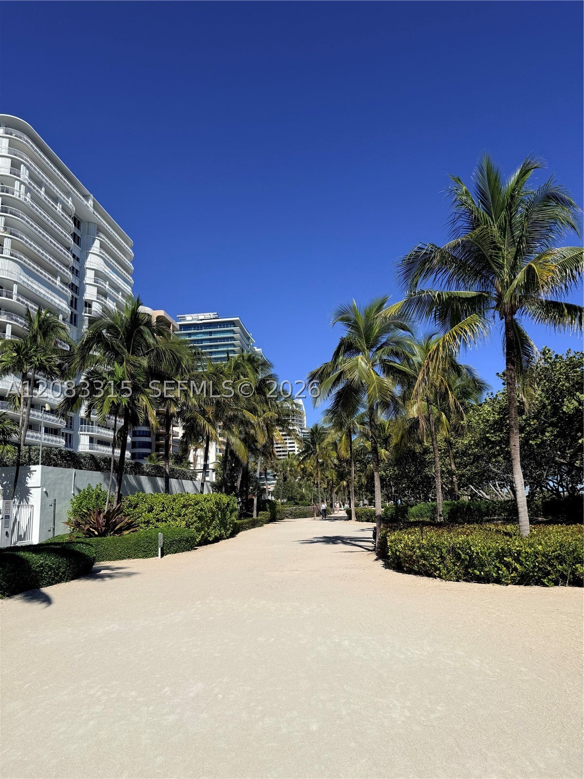 10185 E Collins Ave 822