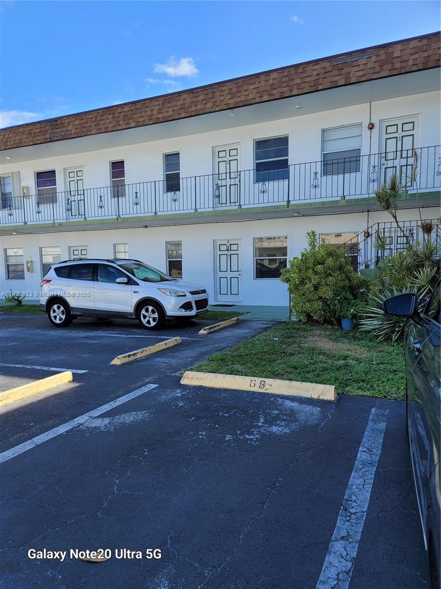 CYPRESS GARDENS CONDOMINI - Residential Lease